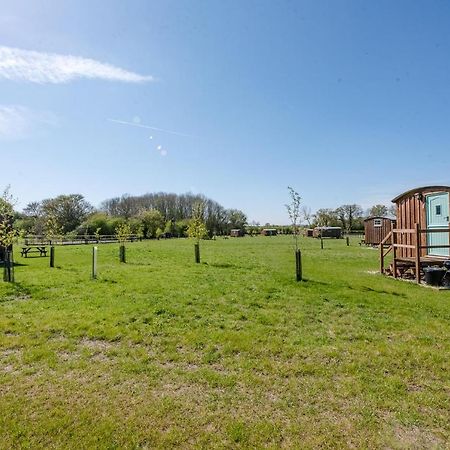Honeysuckle Farm Holidays By Stay In Suffolk, Monk Soham วูดบริดจ์ ภายนอก รูปภาพ