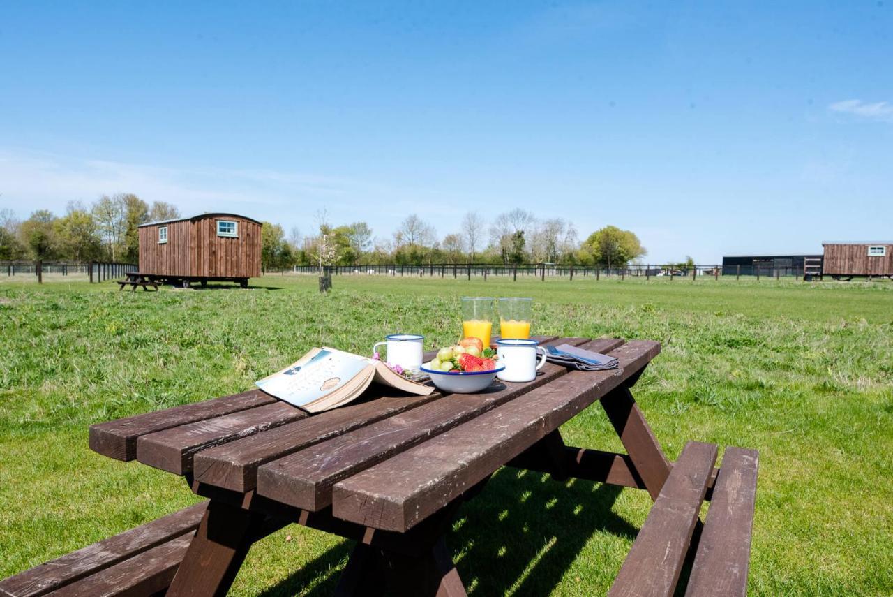 Honeysuckle Farm Holidays By Stay In Suffolk, Monk Soham วูดบริดจ์ ภายนอก รูปภาพ